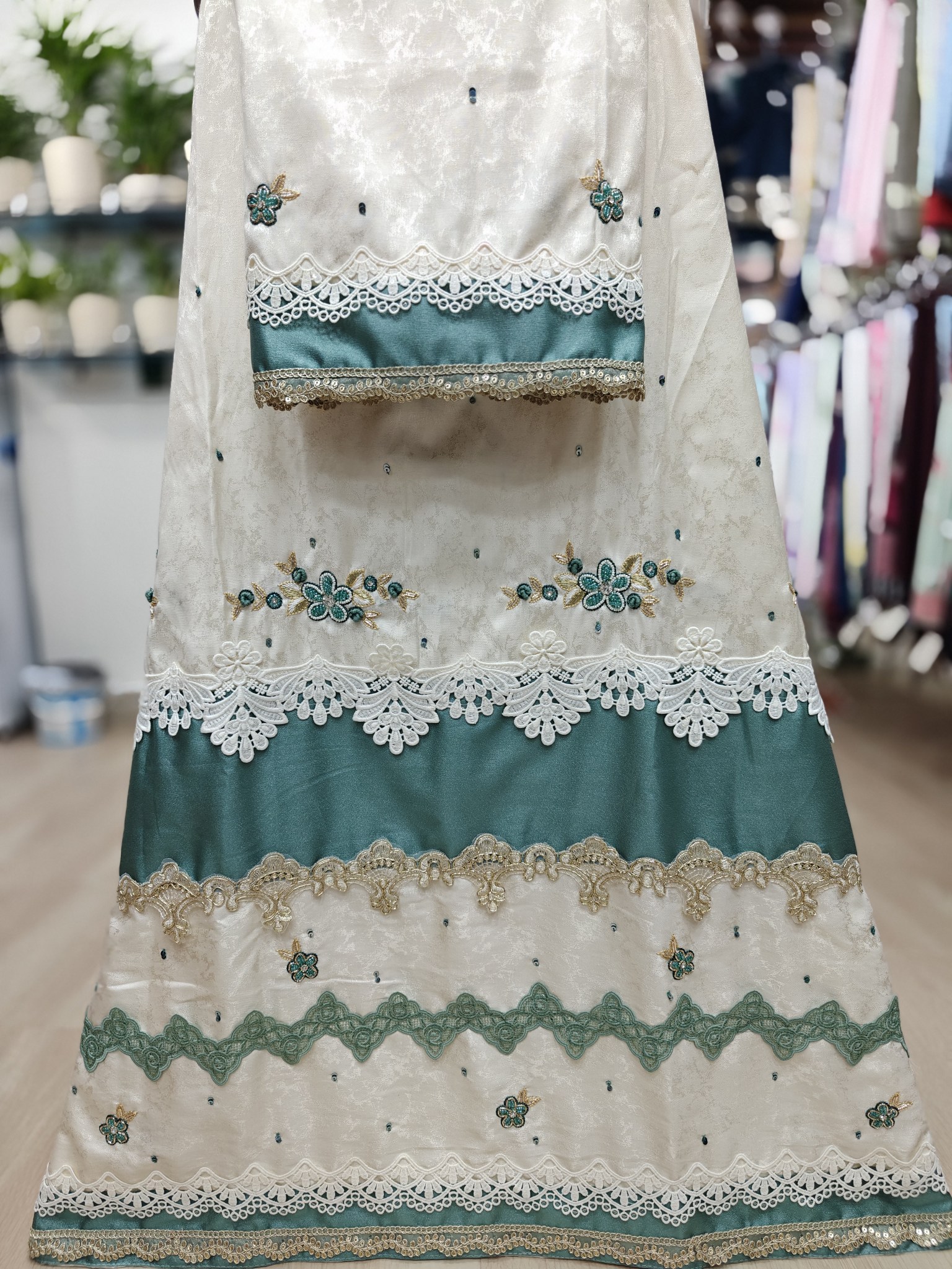 Off white Cream Rida with Handwork and Bullion work Off white Cream Rida with Handwork and Bullion work